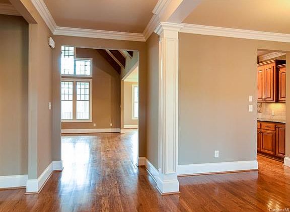 2nd image of 5461 Dolphin Ln