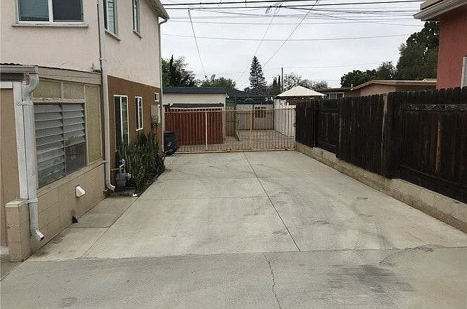 1745 Orizaba Ave #B — Photo 4