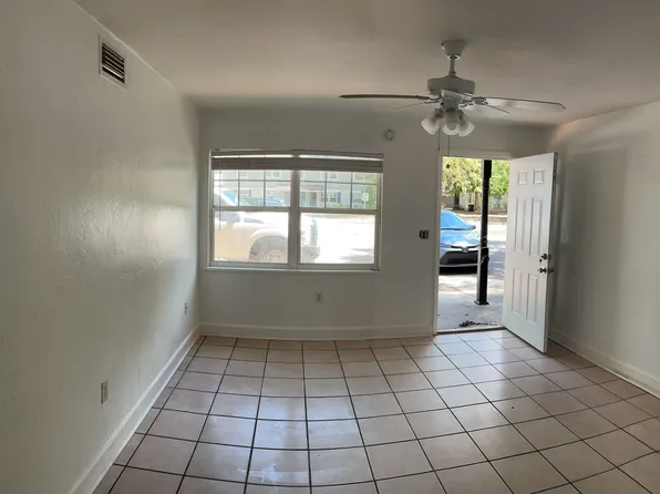 818 Sw 63rd Ter, 818 SW 63rd Ter #B, Gainesville, FL 32607