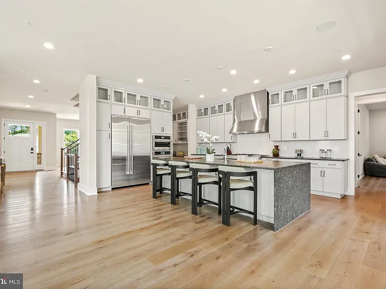 12321 Potomac Hunt Rd — Photo 14