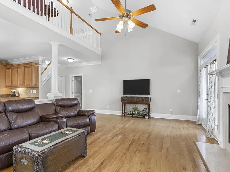1313 Legendary Ln — Photo 18