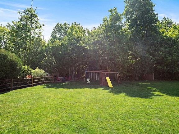 3rd image of 5585 Rosemont Way