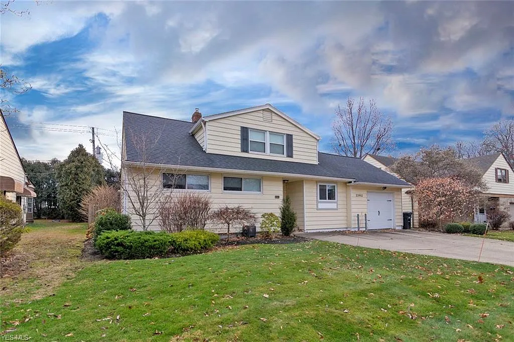 23902 Woodway Rd photo 1