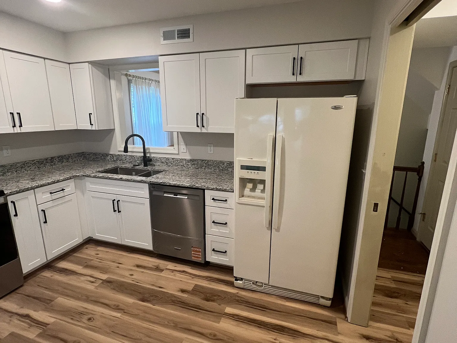 4 bed, 3.5 bath, 1689 sqft, $2,950 — Photo 4