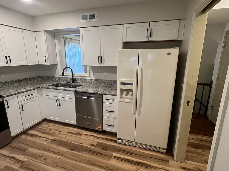 1000 Huntwood Ln — Photo 4