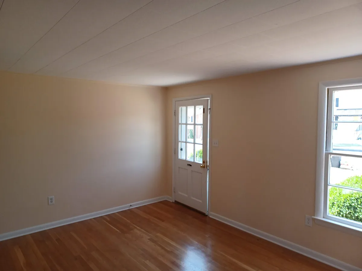 Building Photo - 220 E Whitlock Ave #1