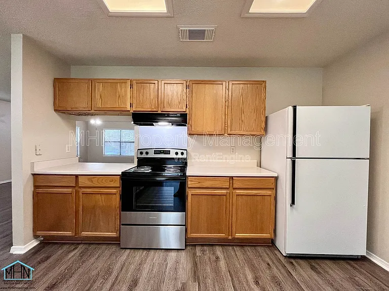 8143 Chestnut Manor Dr — Photo 12