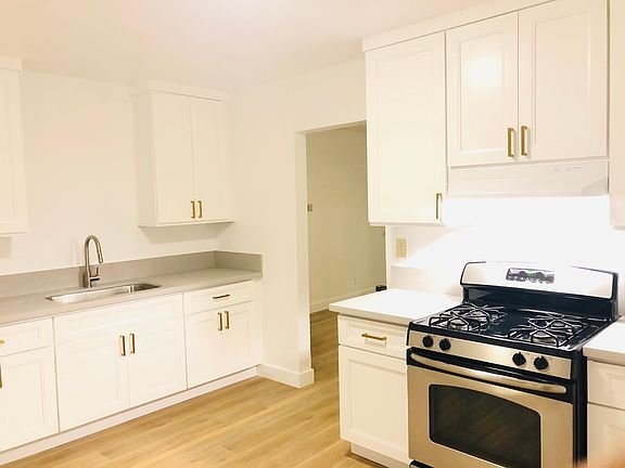 4th image of 543 W Belmont St #B