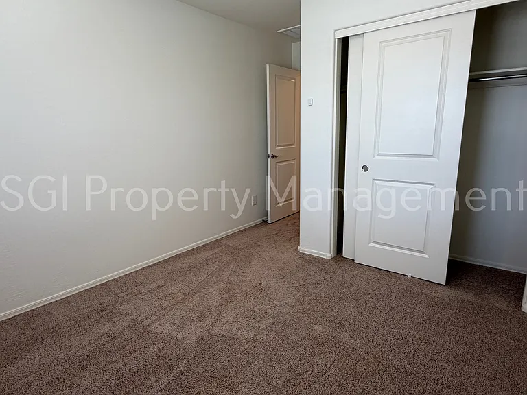 526 W Black Hawk Pl — Photo 11