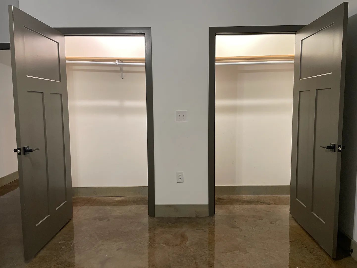 Hanover PA Luxury apartments on Chestnut Street by Greer's Burgers — Photo 3