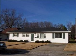 709 Hanover Rd, Evansville, IN 47710