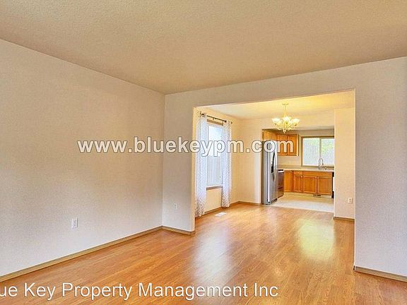 4th image of 3804 NE 84th St