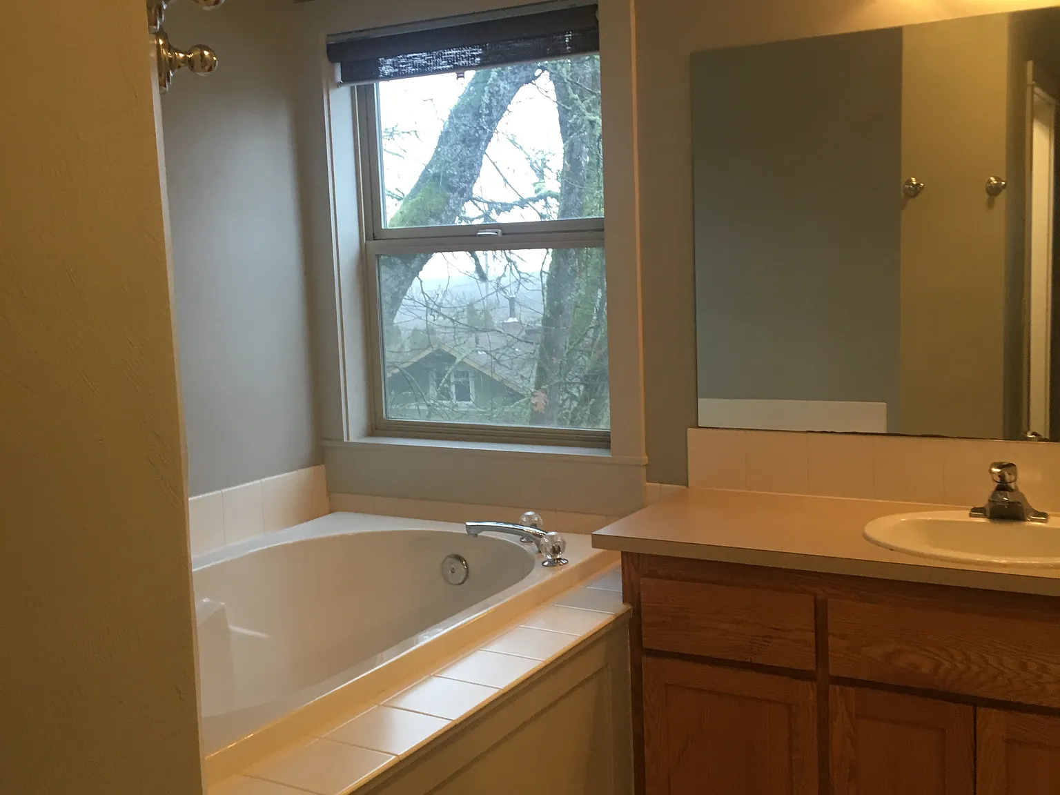 3 bed, 1.5 bath, 1734 sqft, $2,495 — Photo 2