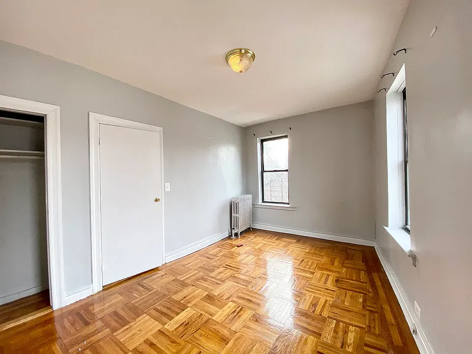 210 W 251st St #7C
