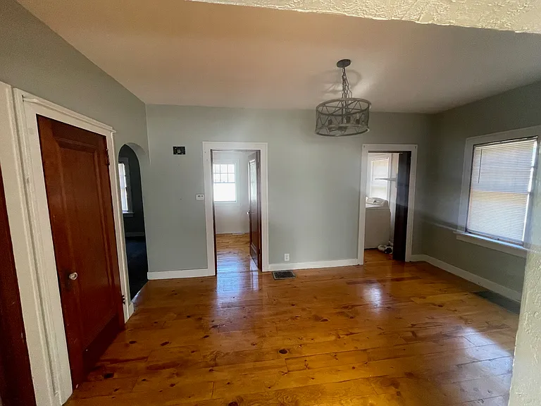 114 S College St — Photo 5