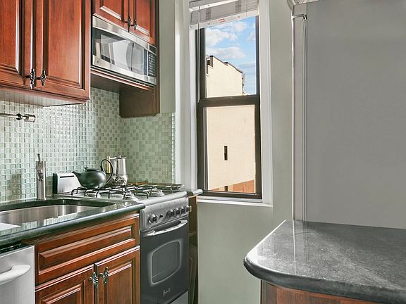 4th image of 339 E 58th St APT 10E