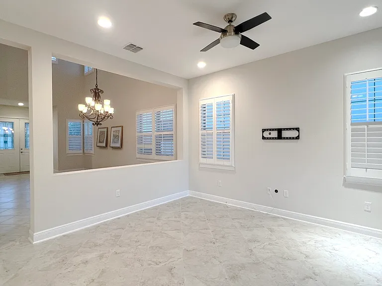 13147 Woodford St — Photo 6