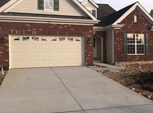 695 Bluffs View Ct, Eureka, MO 63025