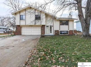 8733 Bayberry Rd, La Vista, NE 68128