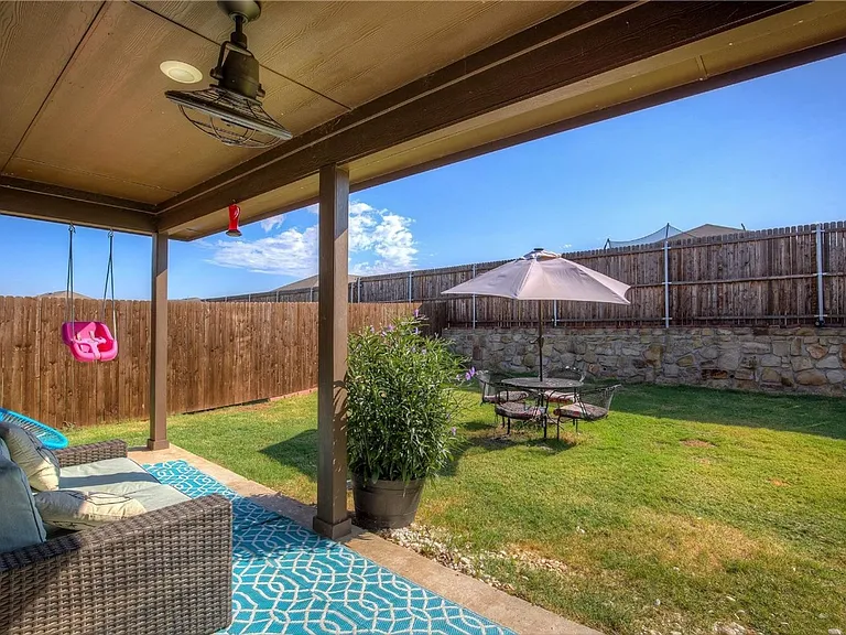 1004 Basswood Ln — Photo 31