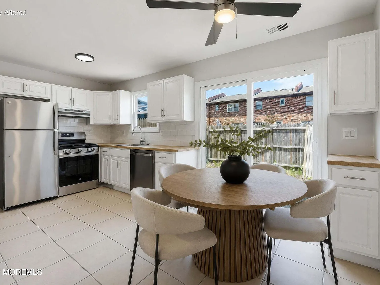 2 bed, 1.5 bath, 984 sqft, $2,400 — Photo 3
