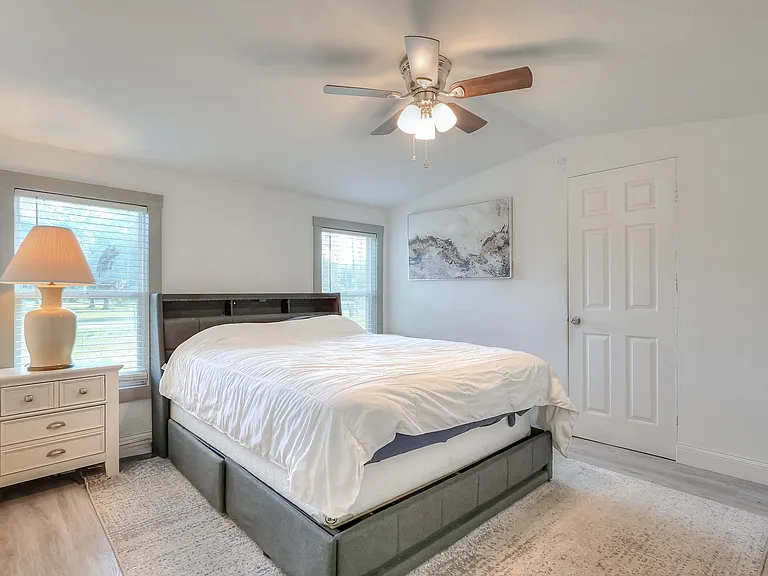 12552 Farmettes Rd — Photo 6