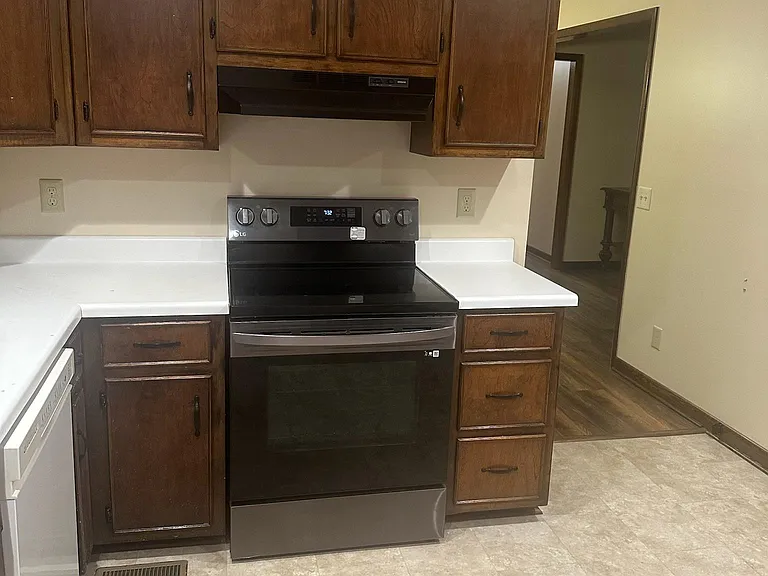 102 Lemont Ln — Photo 8