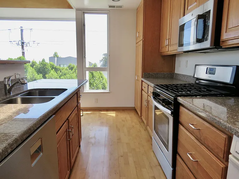 840 Wisconsin St — Photo 9