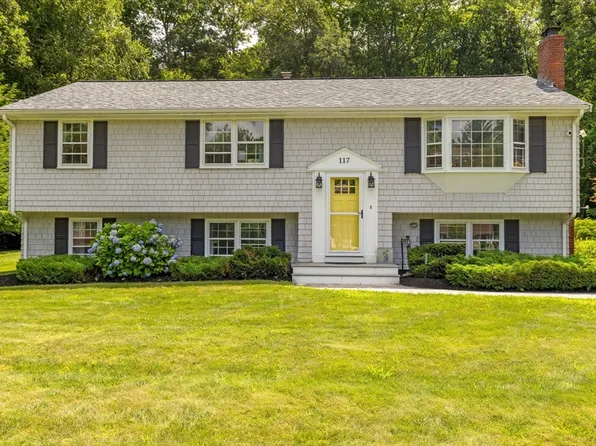 117 Old Pine Dr, Hanson, MA 02341