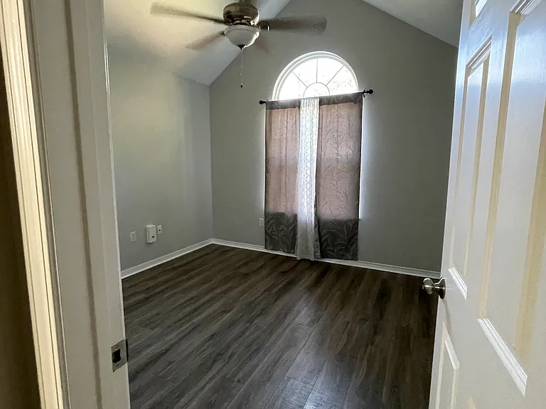 623 Dean St — Photo 9