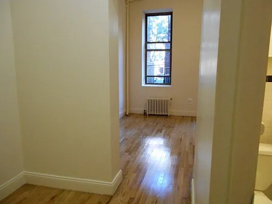 Rented by Manhattan Dwelling Corporation | media 9