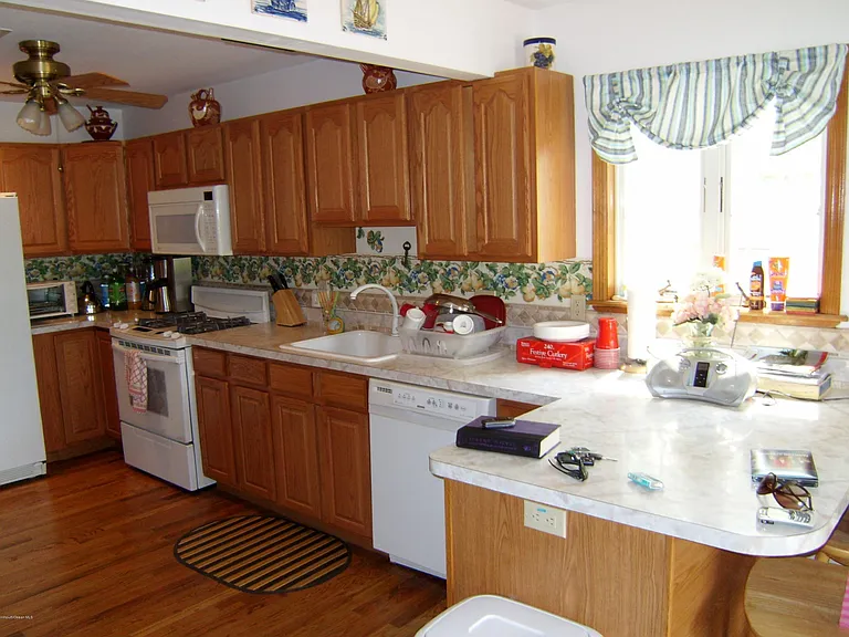 327 New Bedford Rd #FRONT — Photo 2