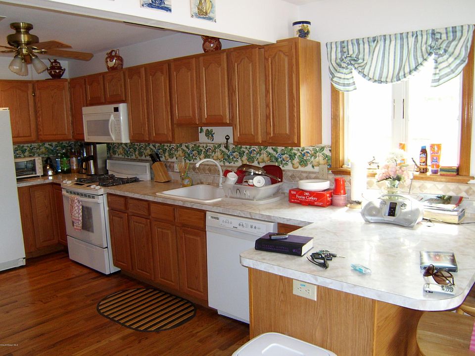 2nd image of 327 Newbedford Rd