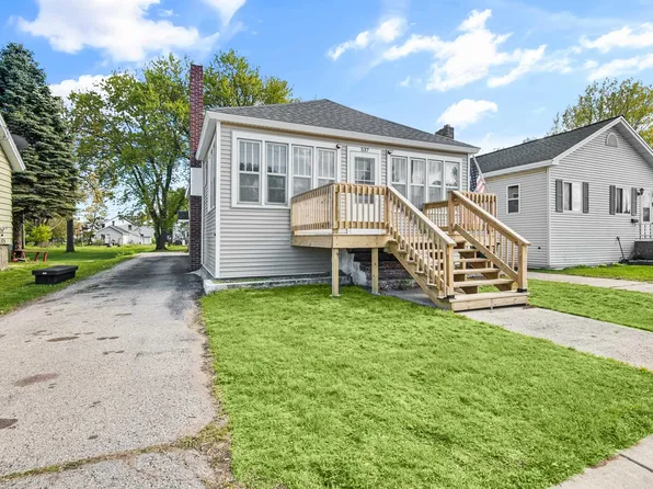 537 6th Ave, Menominee, MI 49858