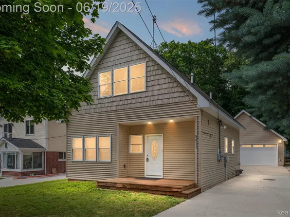 8411 Carols Dr, Brighton, MI 48114