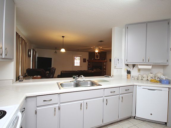 5th image of 318 Celeste Dr