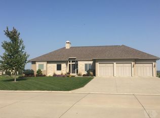 2310 Ridge Rd, Sioux Center, IA 51250