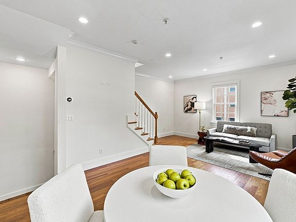 4th image of 426 Main St Unit 1