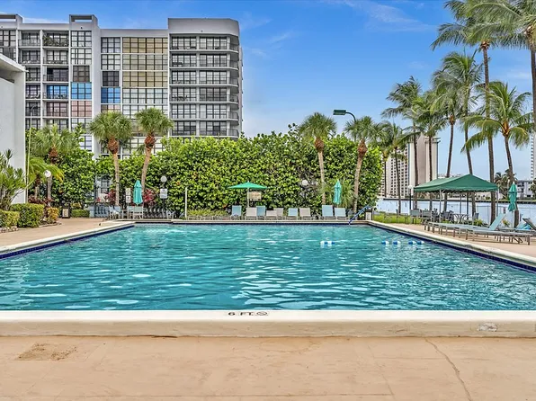 1000 Parkview Dr APT 329, Hallandale, FL 33009