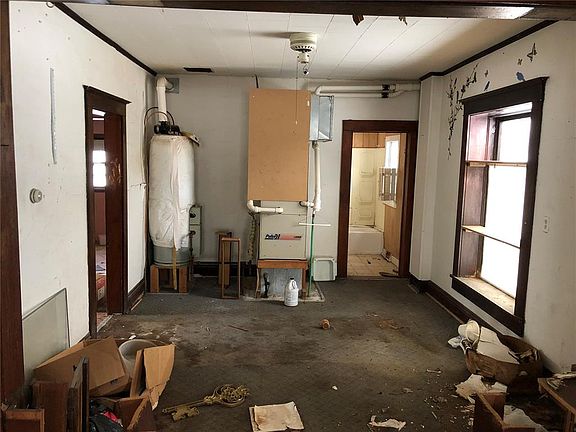 5th image of 205 1st Ave S
