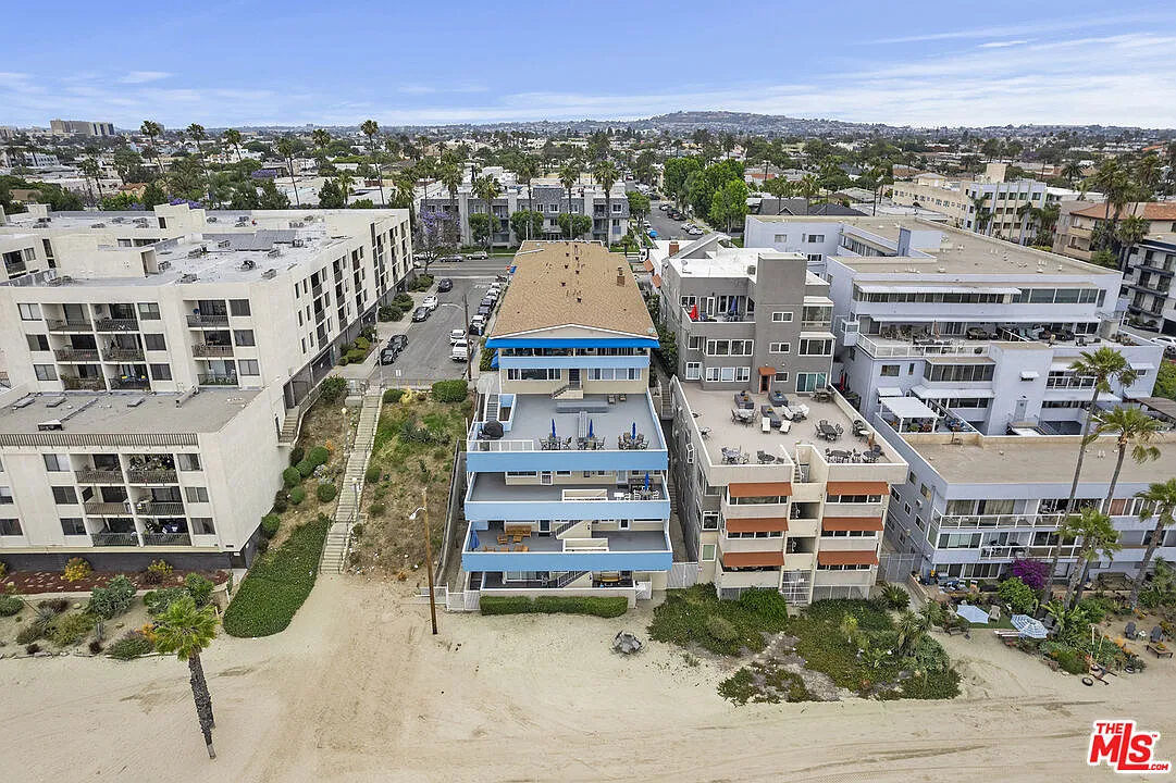 1 bed, 1.0 bath, 869 sqft, $3,700 — Photo 3