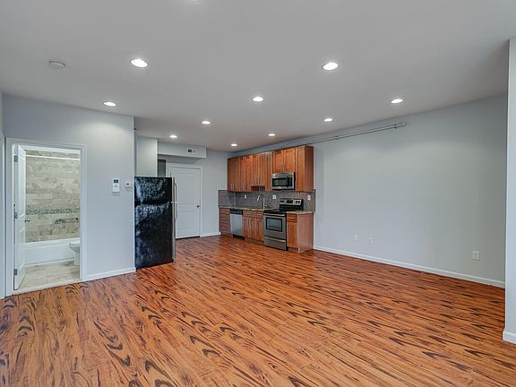 5th image of 2029 Montrose St APT 403