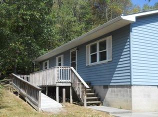 102 Lochgelly Rd, Oak Hill, WV 25901