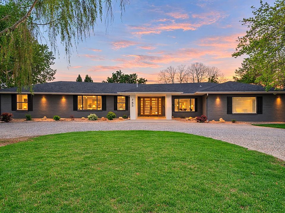 1st image of 745 Golfmore Dr