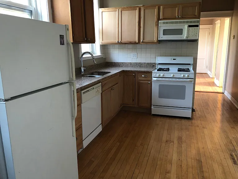 1250 N Rockwell St #3 — Photo 2