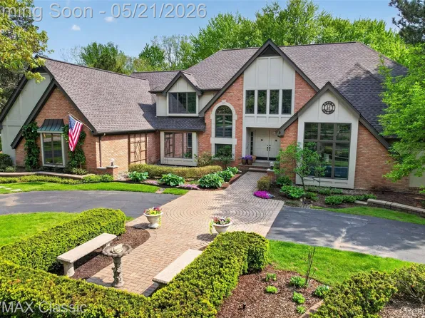 115 W Hickory Grove Rd, Bloomfield Hills, MI 48304