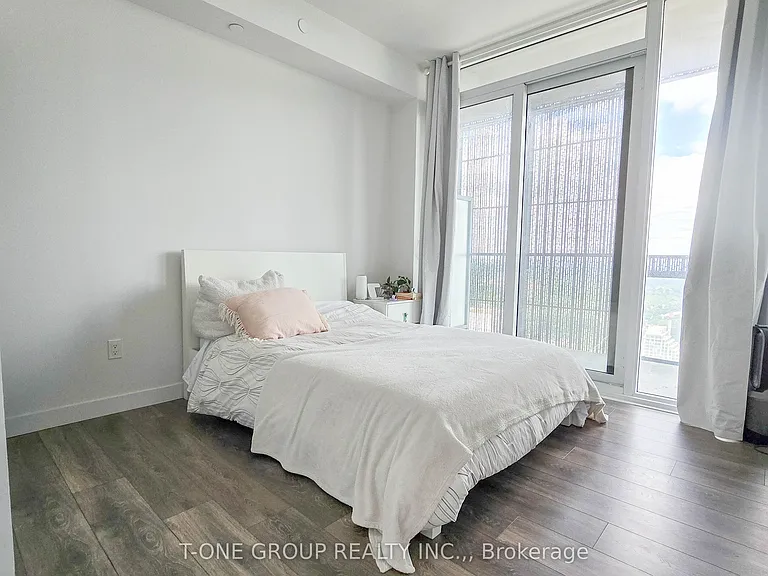 8 Eglinton Ave E #4208 — Photo 3