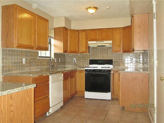 2nd image of 2824 Dennis Cir