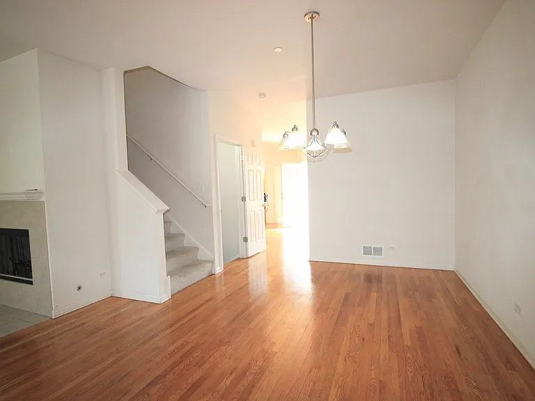 365 Bradbury Ln — Photo 3