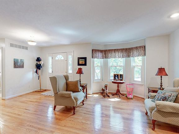 4th image of 1065 Crimson Creek Dr